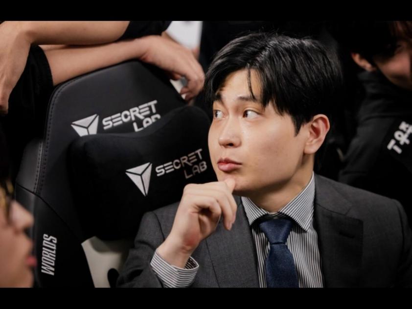 HLV Tom khen ngợi Faker