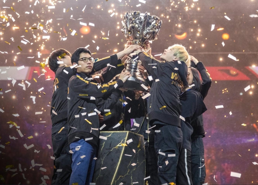 Doinb trong màu áo FPX