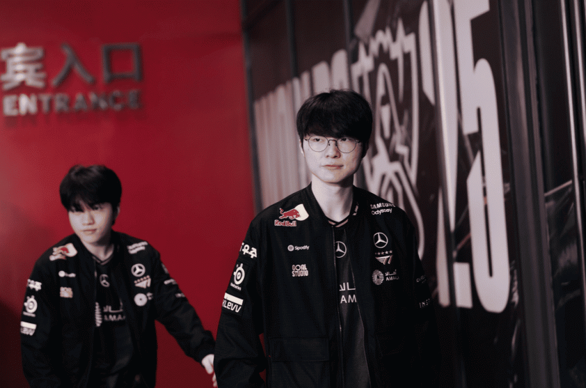 Faker: 'Bên cạnh các kỷ lục, tôi cũng kiếm được khá nhiều tiền' Faker trong buổi phỏng vấn sau chiến thắng CKTG 2025