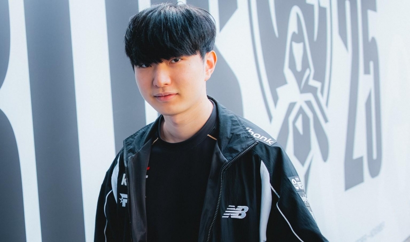 Peter và deokdam trong màu áo mới