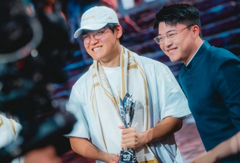 HLV Tabe mong muốn hợp tác cùng Uzi